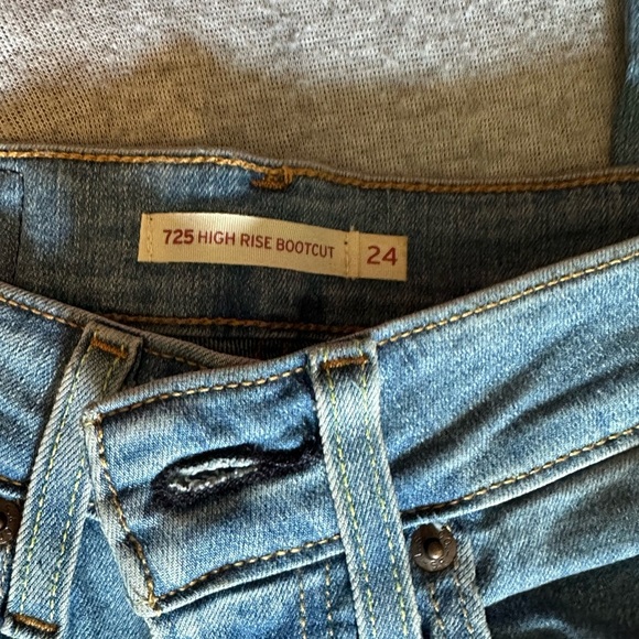BRAND NEW Levi's Blue 725 High rise Bootcut - Picture 5 of 5